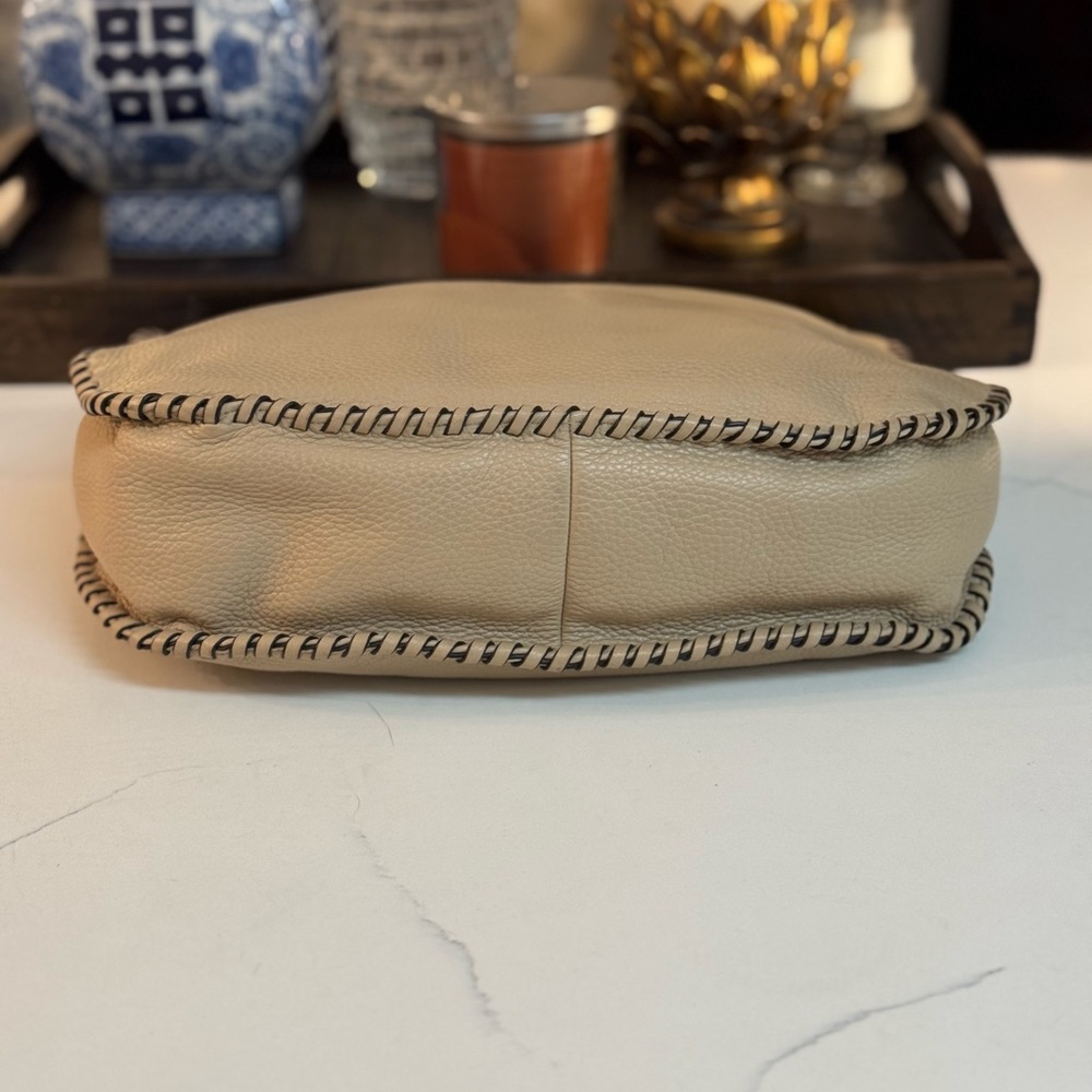 🤍🤎 MICHAEL KORS LIGHT TAN LEATHER WHIPPED CHELSEA BAG! - Picture 8 of 12